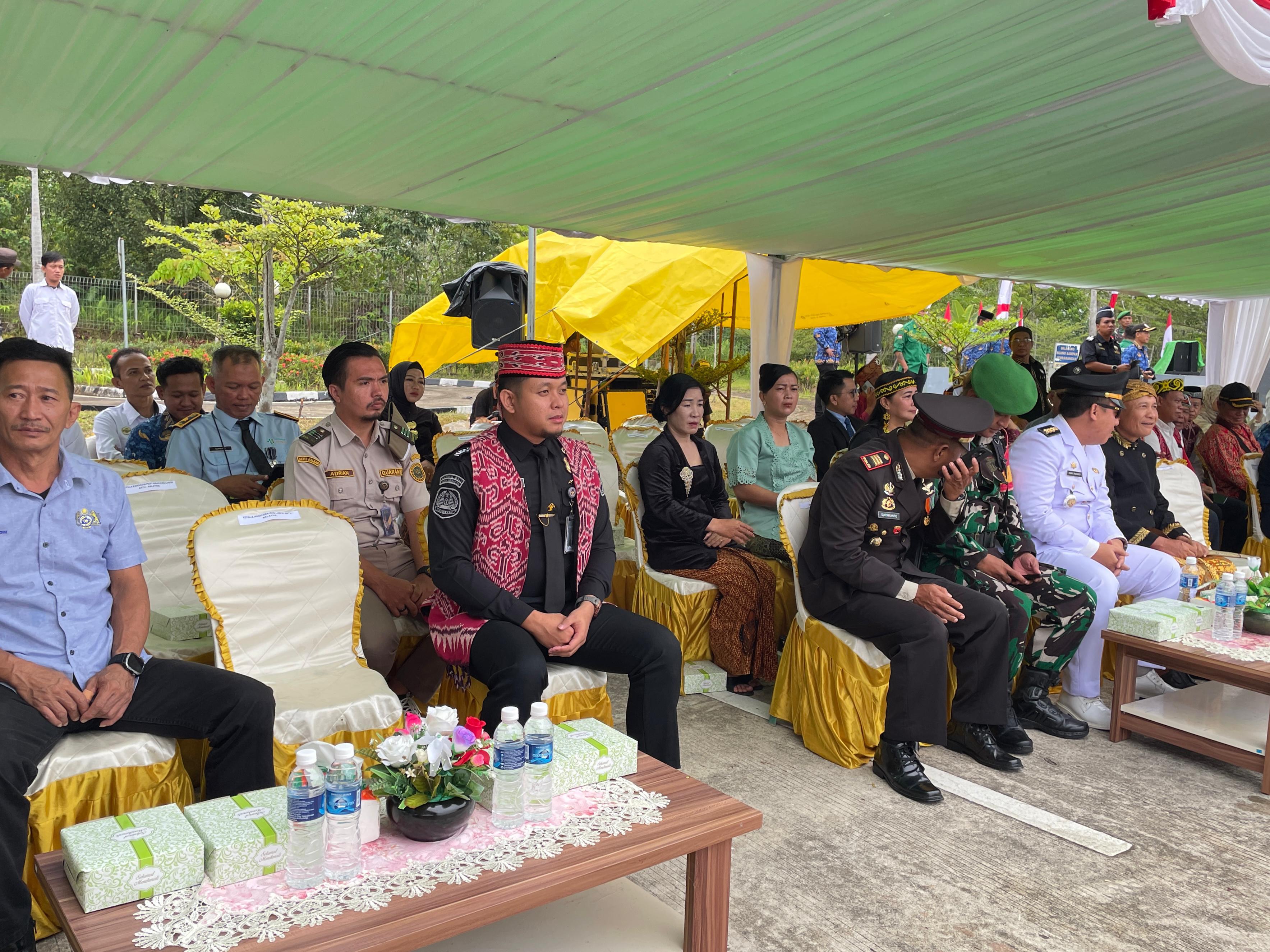 IMIGRASI PUTUSSIBAU HADIRI UPACARA KEMERDEKAAN DI KANTOR BUPATI DAN PLBN BADAU